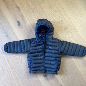 Reversible hooded down jacket